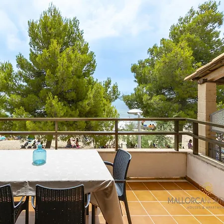 Apartment Private With Inviting Space