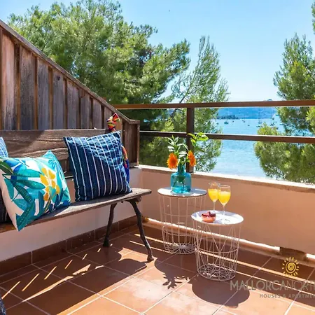 Apartment Private With Inviting Space *