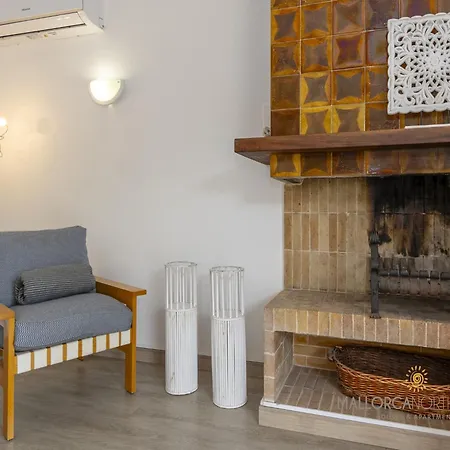 Apartment Private With Inviting Space