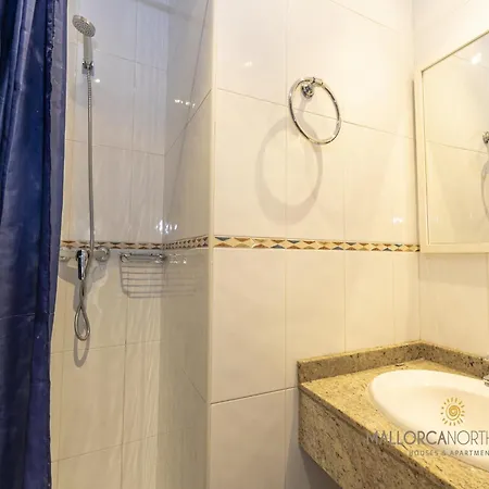 Apartment Private With Inviting Space *