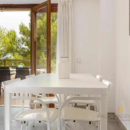 Apartment Private With Inviting Space *