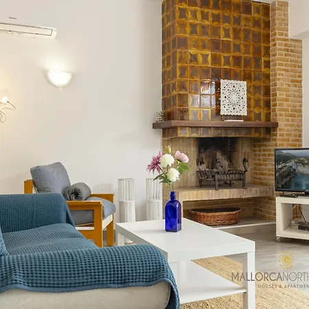 Apartment Private With Inviting Space